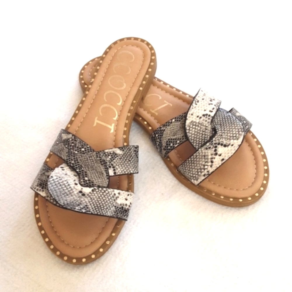 CCOCCI sugar flat sandals NWOT